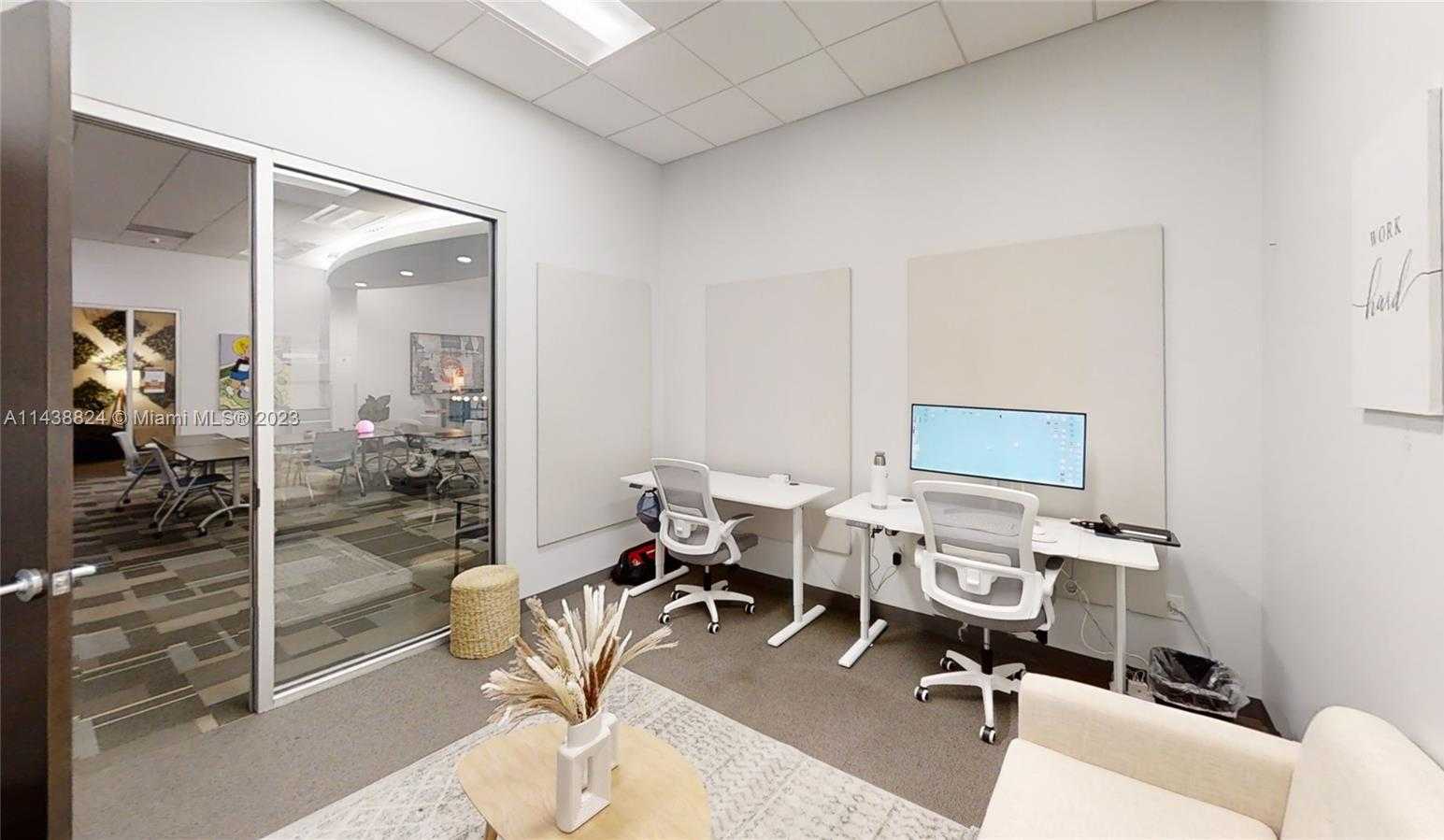 Small Image of 1501 Biscayne Blvd, Miami, FL 33132, USA Number 5