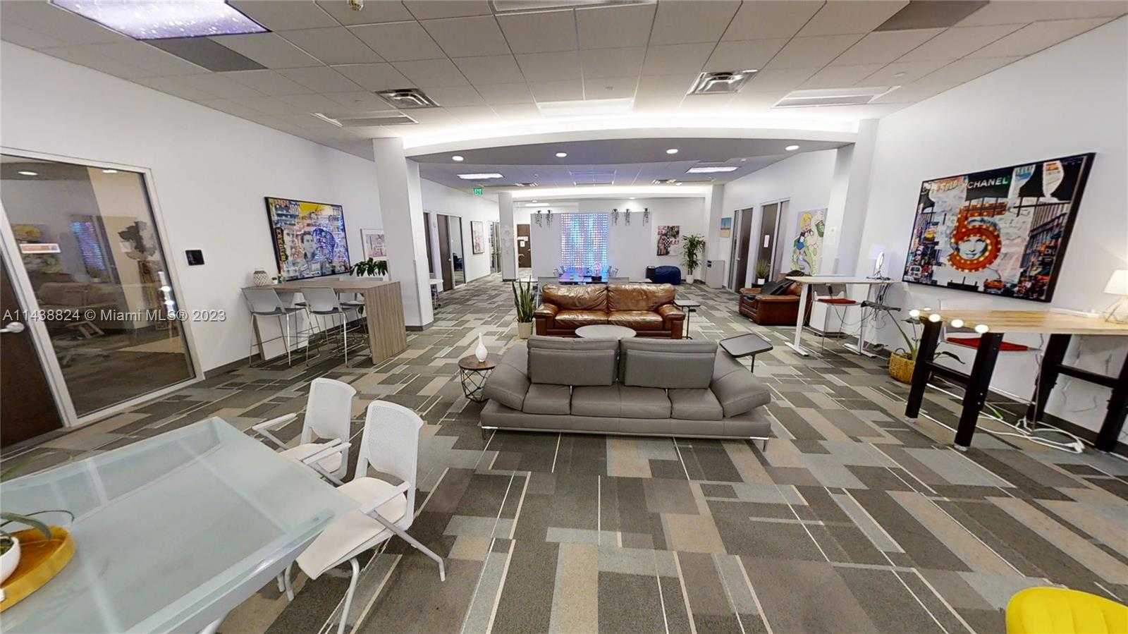 Small Image of 1501 Biscayne Blvd, Miami, FL 33132, USA Number 9