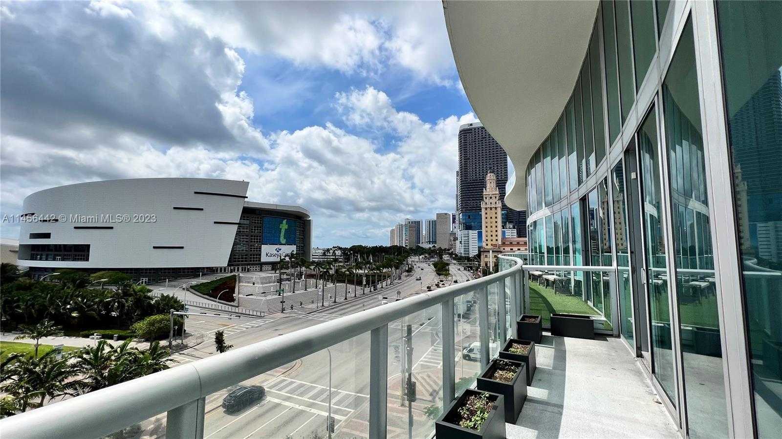 Small Image of 888 BISCAYNE BLVD, Miami Number 2