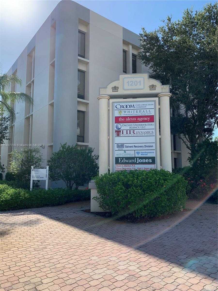 Small Image of 1307 19th Pl, Vero Beach, FL 32960, USA Number 2