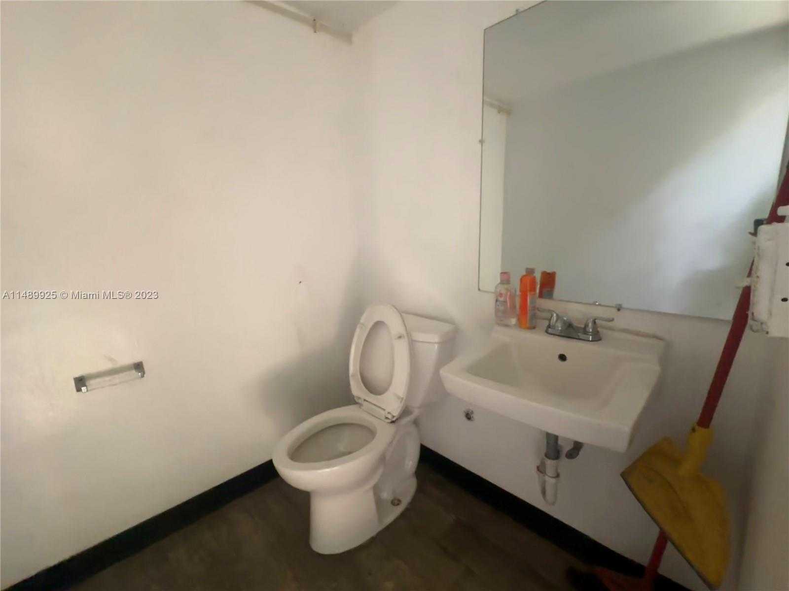 Small Image of 5801 DAWSON ST, Hollywood Number 6