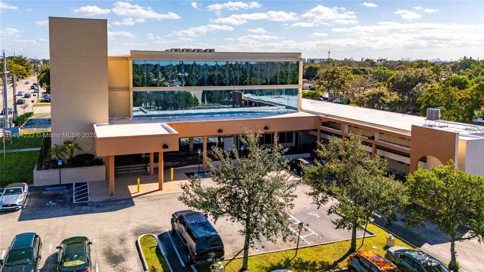 Small Image of Hollywood Number 5