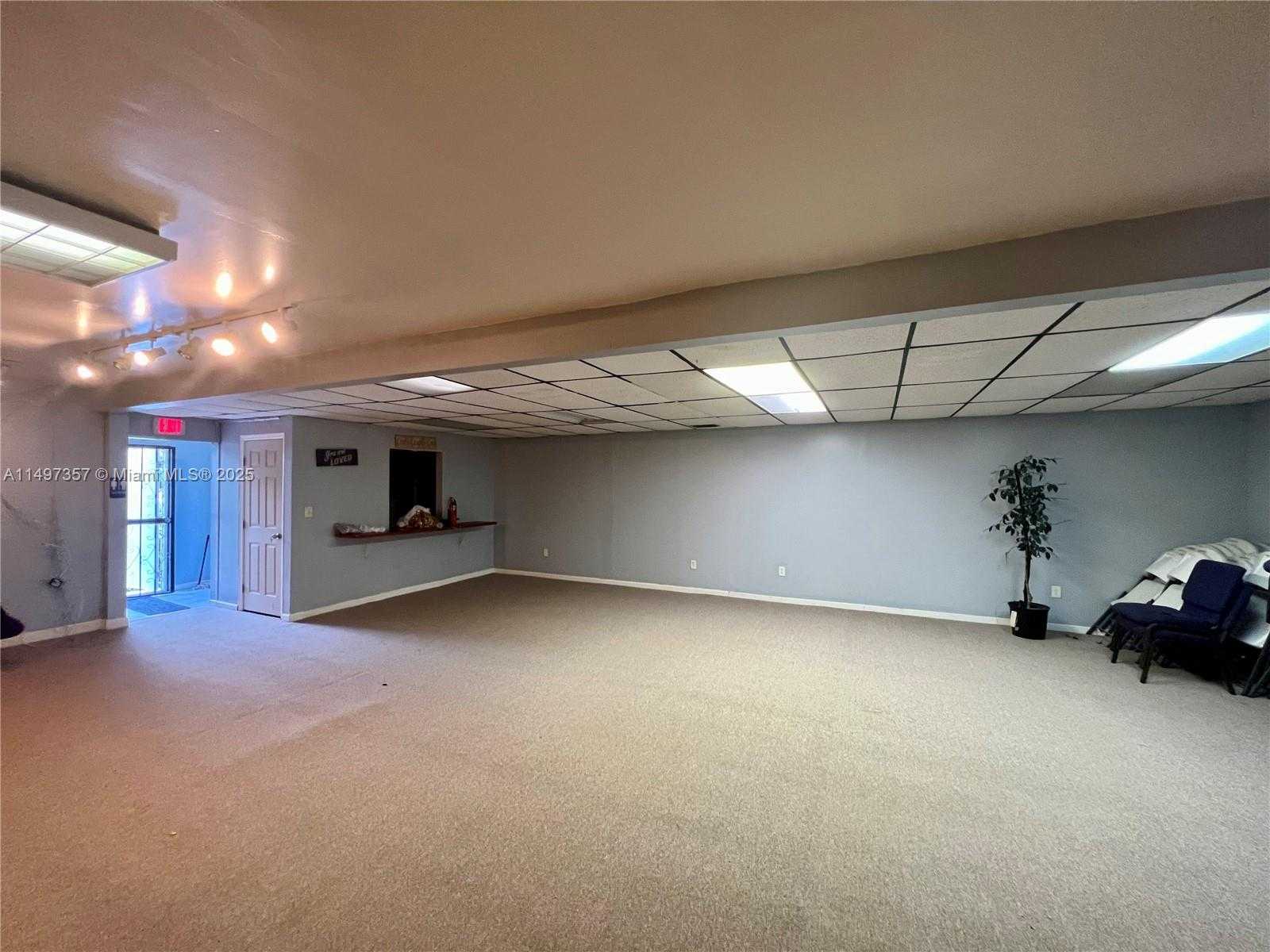Small Image of 6300 PEMBROKE RD, Miramar Number 10