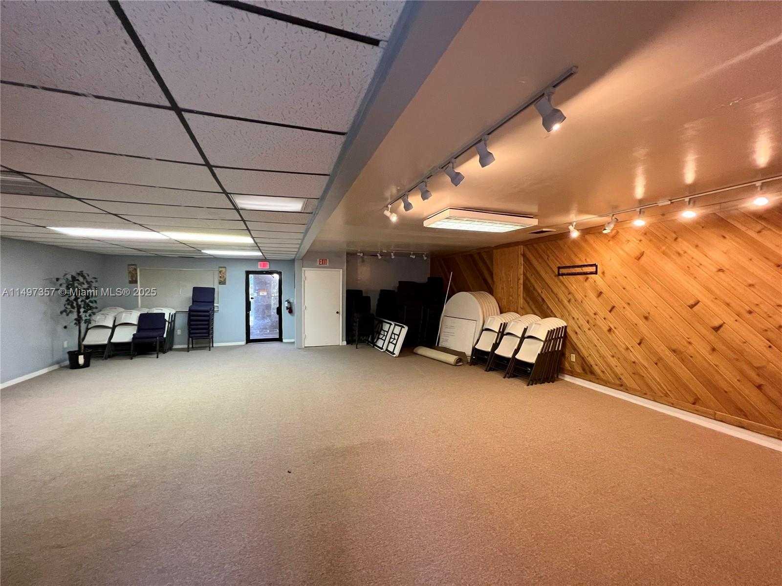 Small Image of 6300 PEMBROKE RD, Miramar Number 12