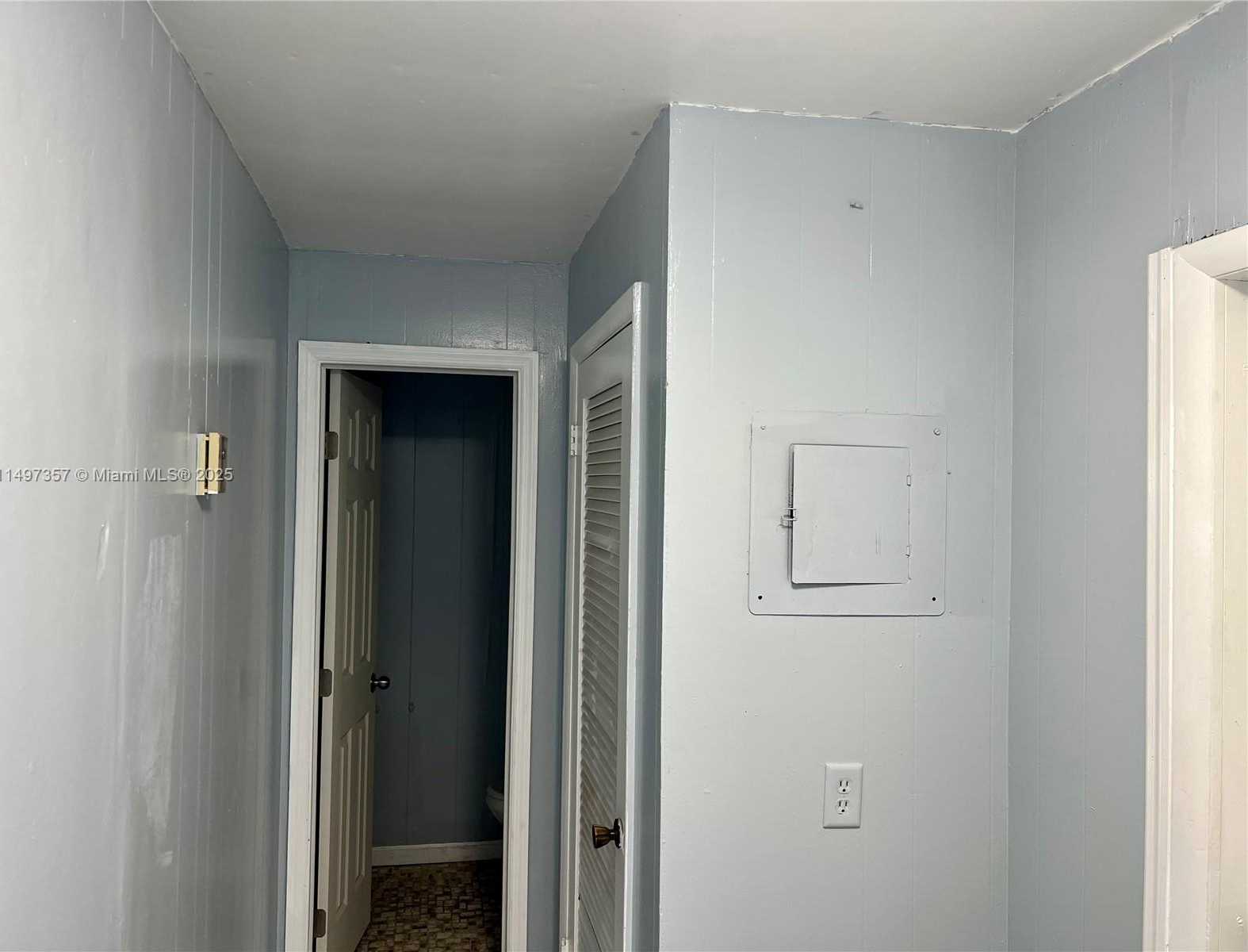 Small Image of 6300 PEMBROKE RD, Miramar Number 13