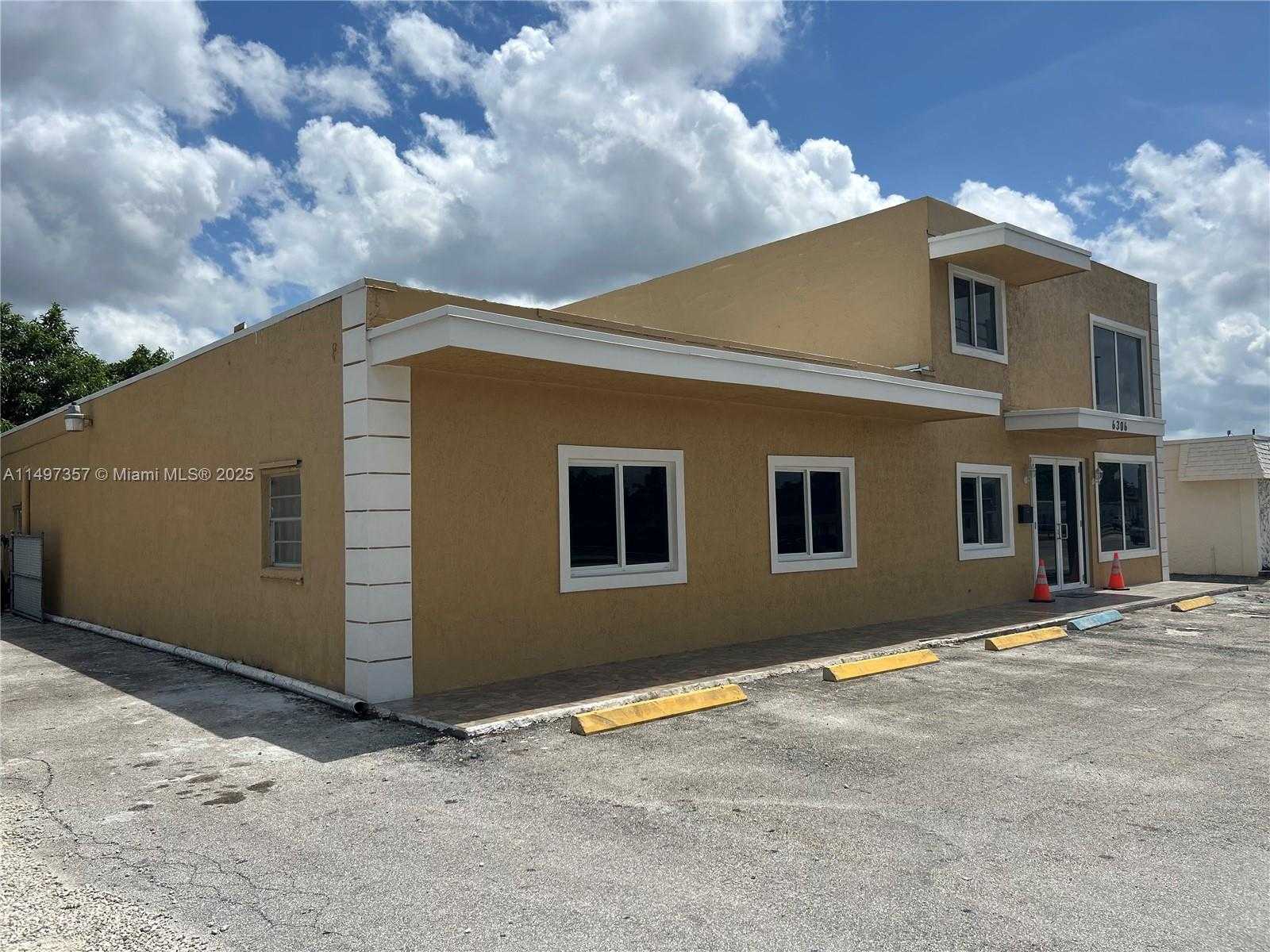 Small Image of 6300 PEMBROKE RD, Miramar Number 2