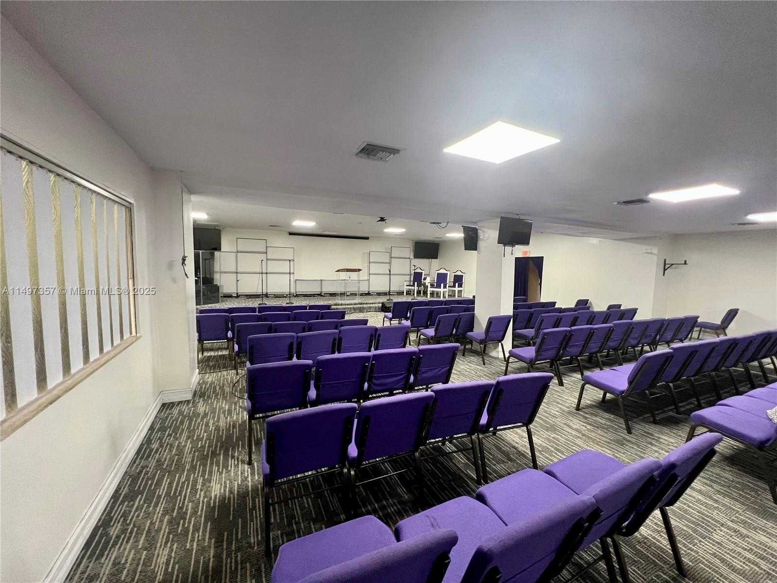 Small Image of 6300 PEMBROKE RD, Miramar Number 3