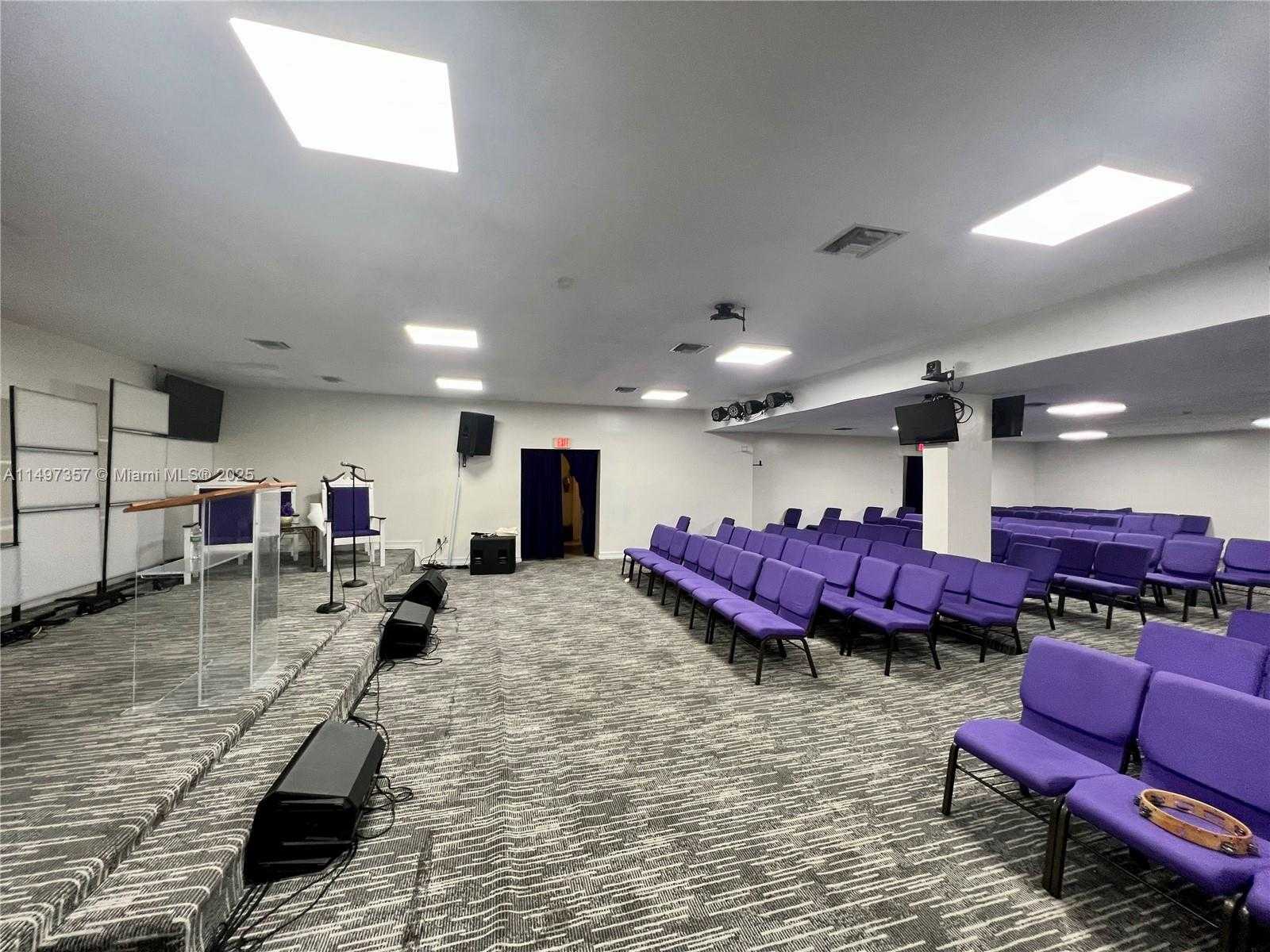 Small Image of 6300 PEMBROKE RD, Miramar Number 4