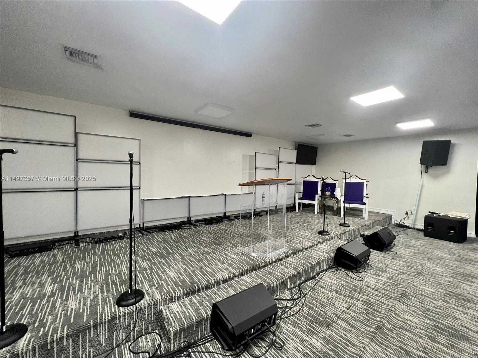 Small Image of 6300 PEMBROKE RD, Miramar Number 5
