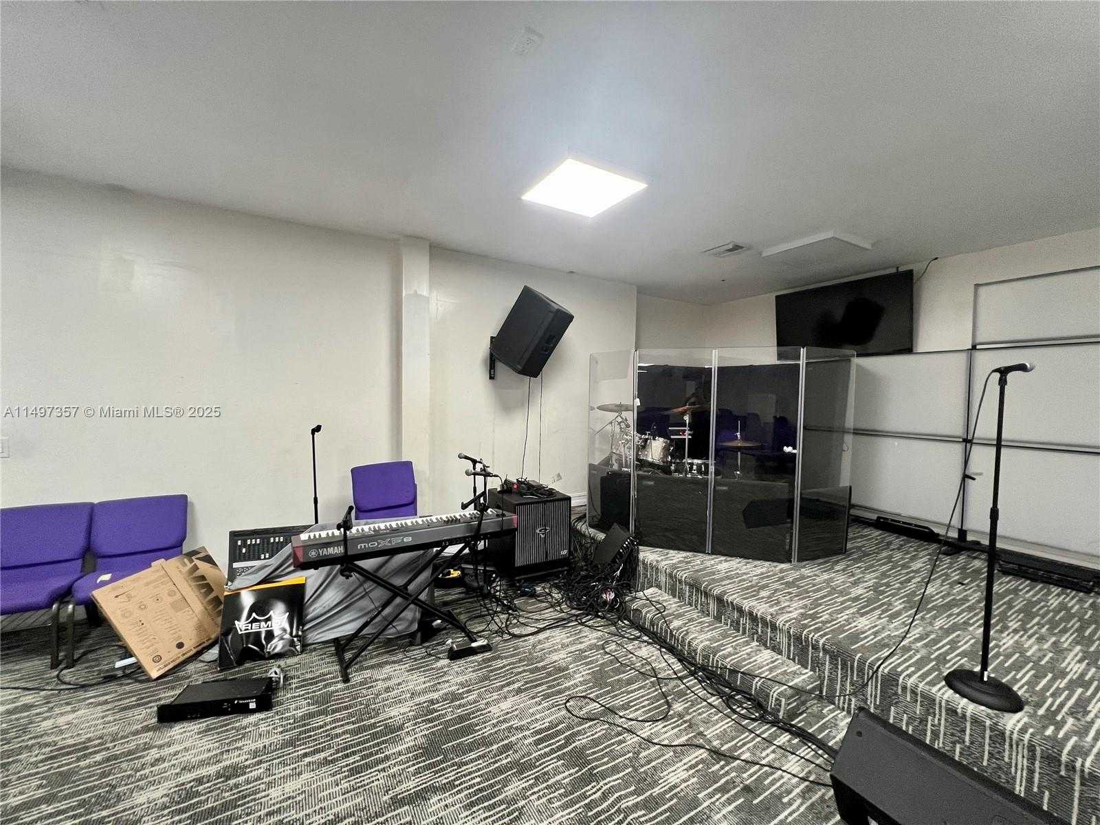 Small Image of 6300 PEMBROKE RD, Miramar Number 6