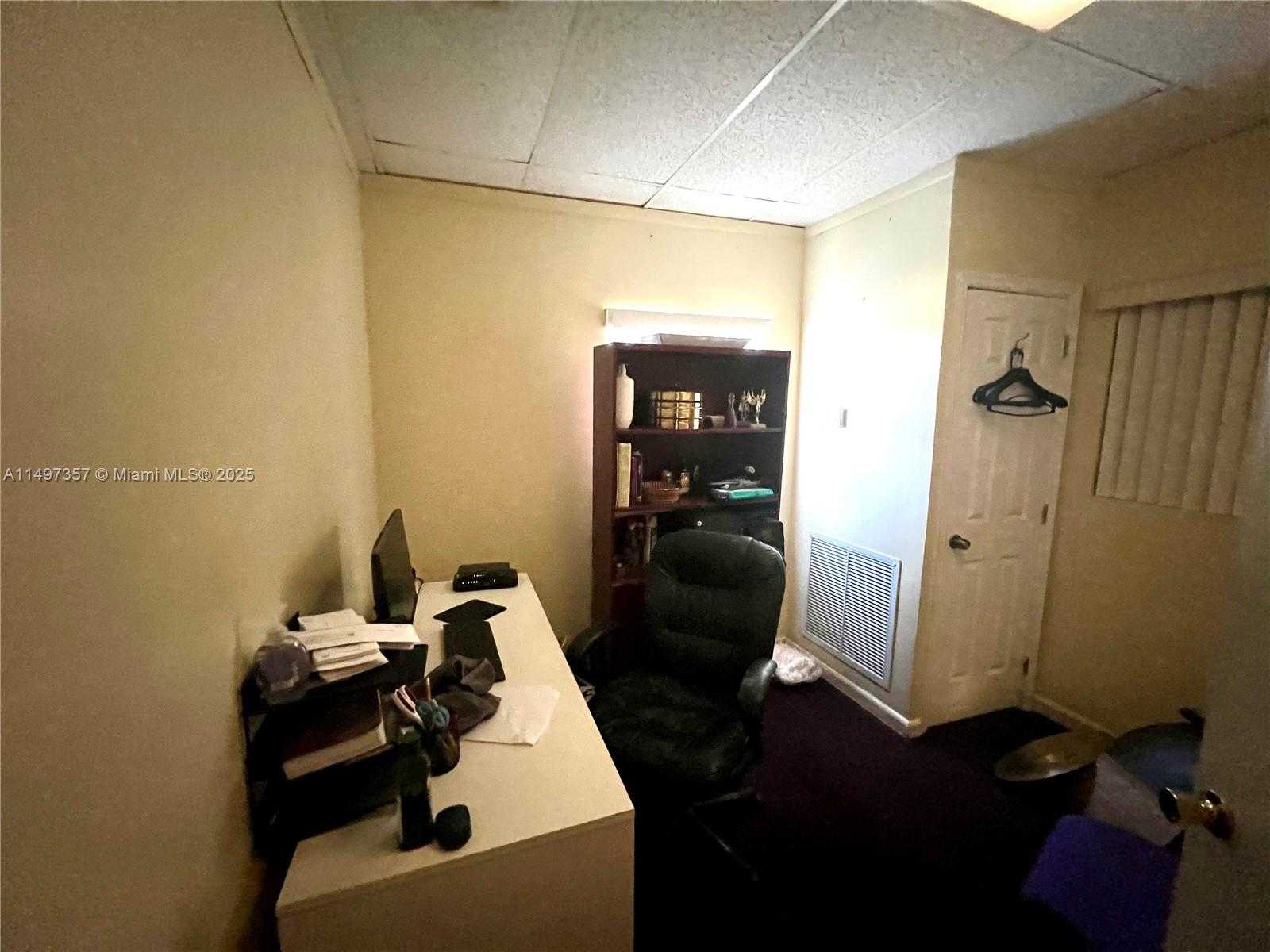 Small Image of 6300 PEMBROKE RD, Miramar Number 8