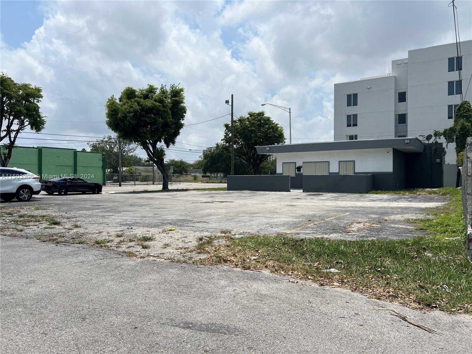 Small Image of 2451 NORTH WEST 54TH ST, Miami Number 4