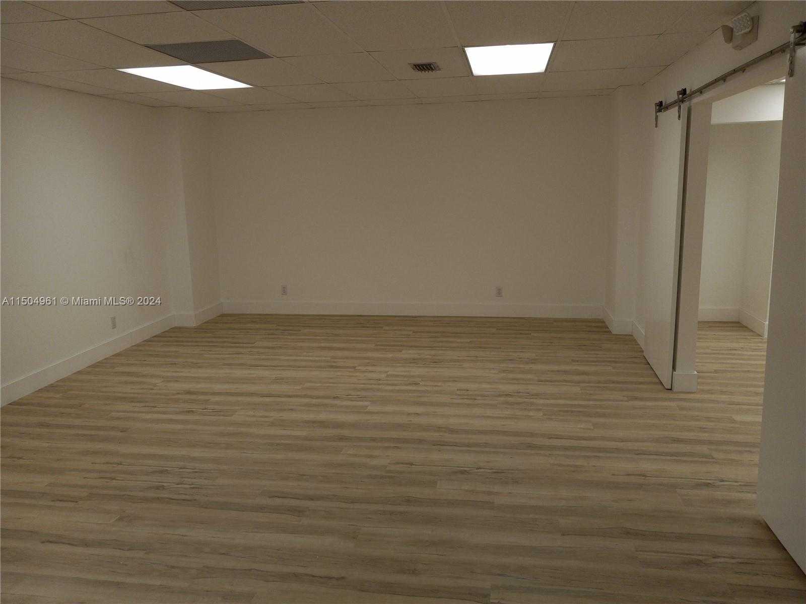 Small Image of 13499 BISCAYNE BLVD #M8, North Miami Number 6