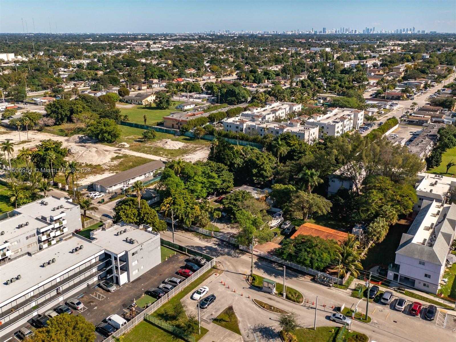 Small Image of 13265 ALEXANDRIA DR, Opa-Locka Number 10