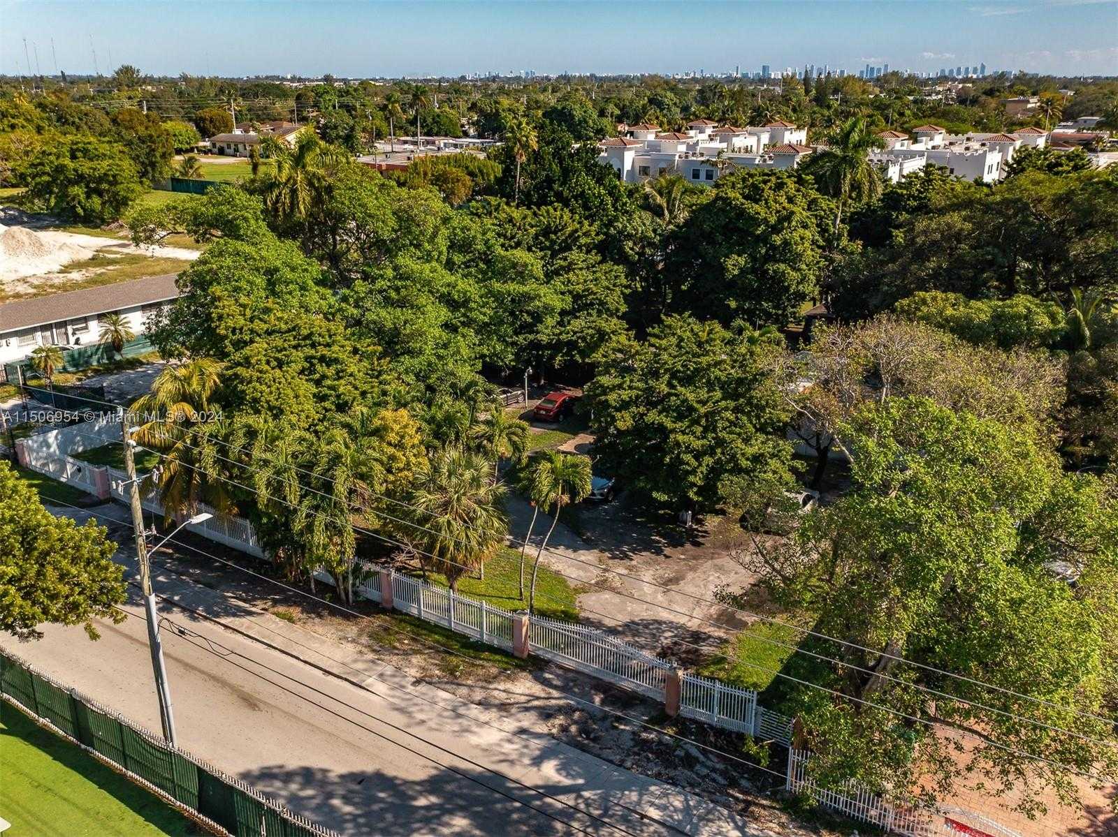 Small Image of 13265 ALEXANDRIA DR, Opa-Locka Number 5