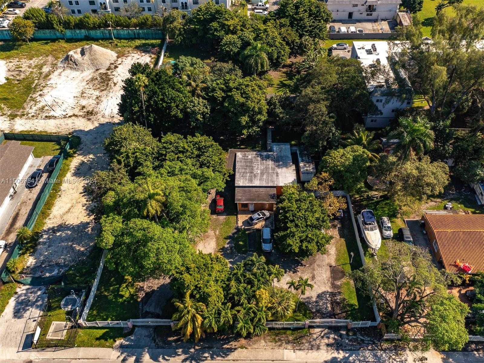 Small Image of 13265 ALEXANDRIA DR, Opa-Locka Number 6