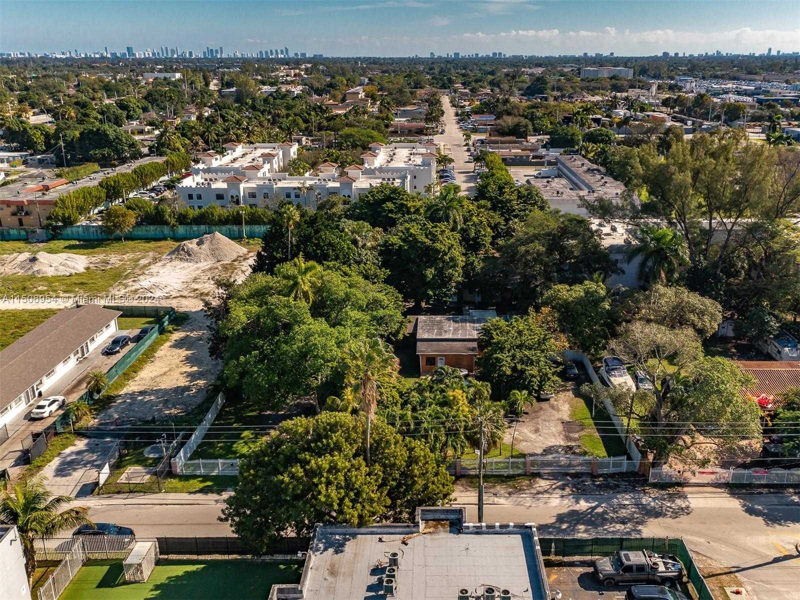 Small Image of 13265 ALEXANDRIA DR, Opa-Locka Number 7