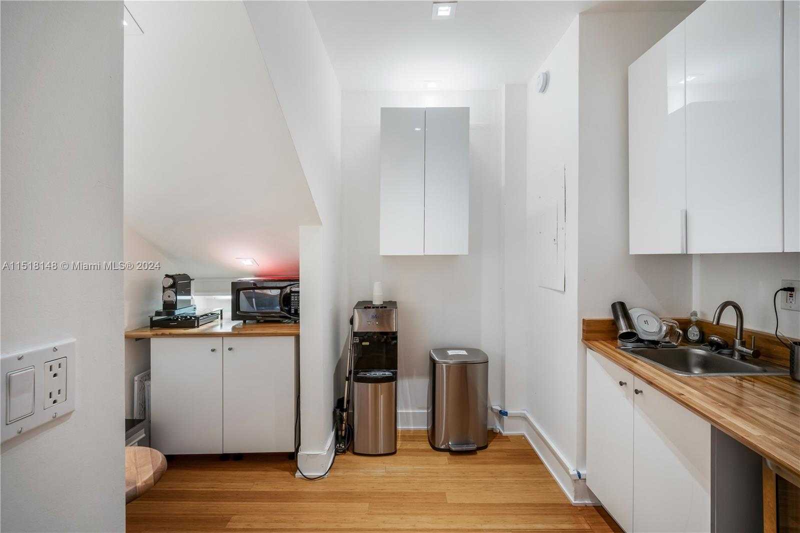 Small Image of 50 WEST MASHTA DR, Key Biscayne Number 11