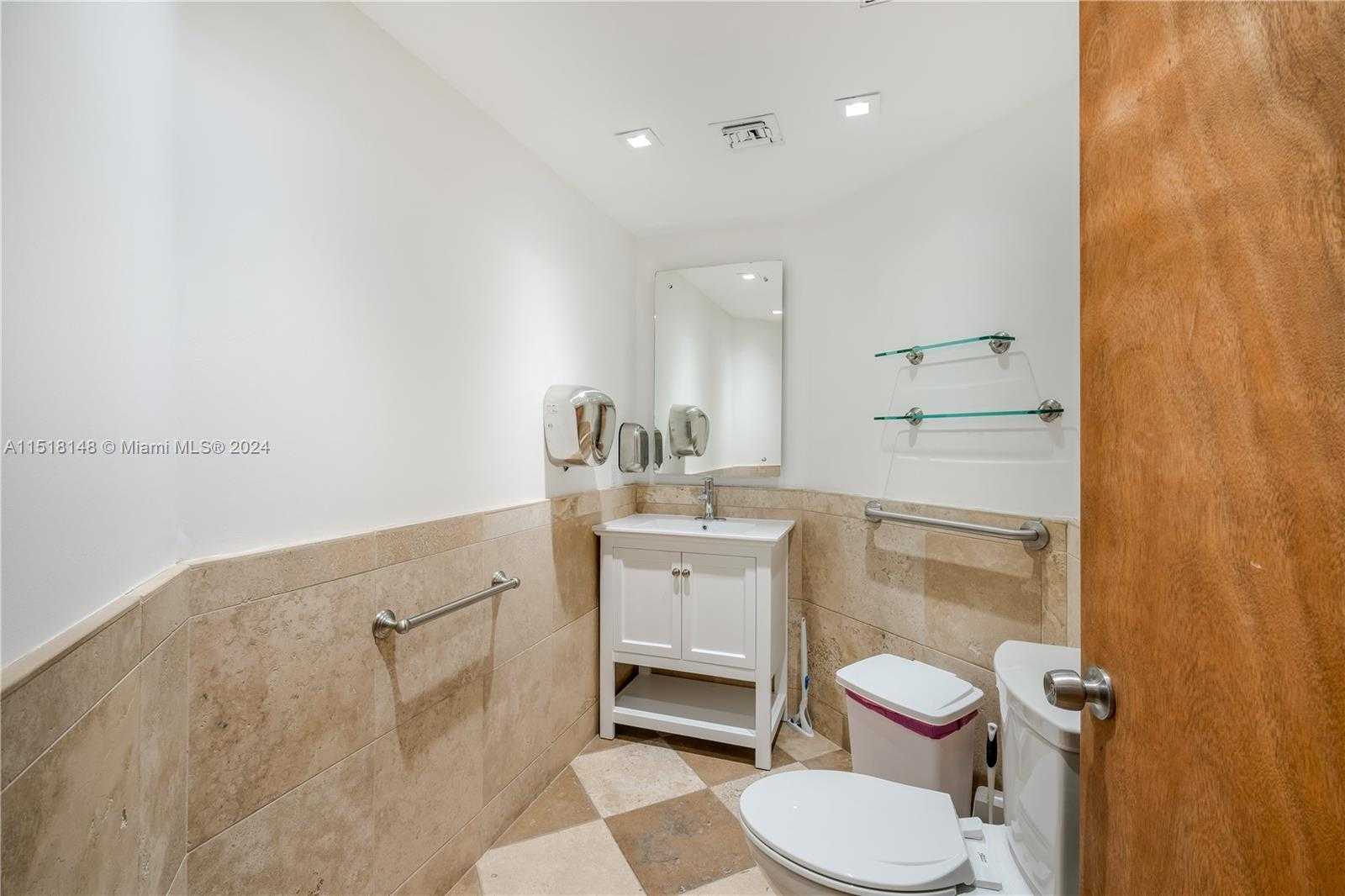 Small Image of 50 WEST MASHTA DR, Key Biscayne Number 16