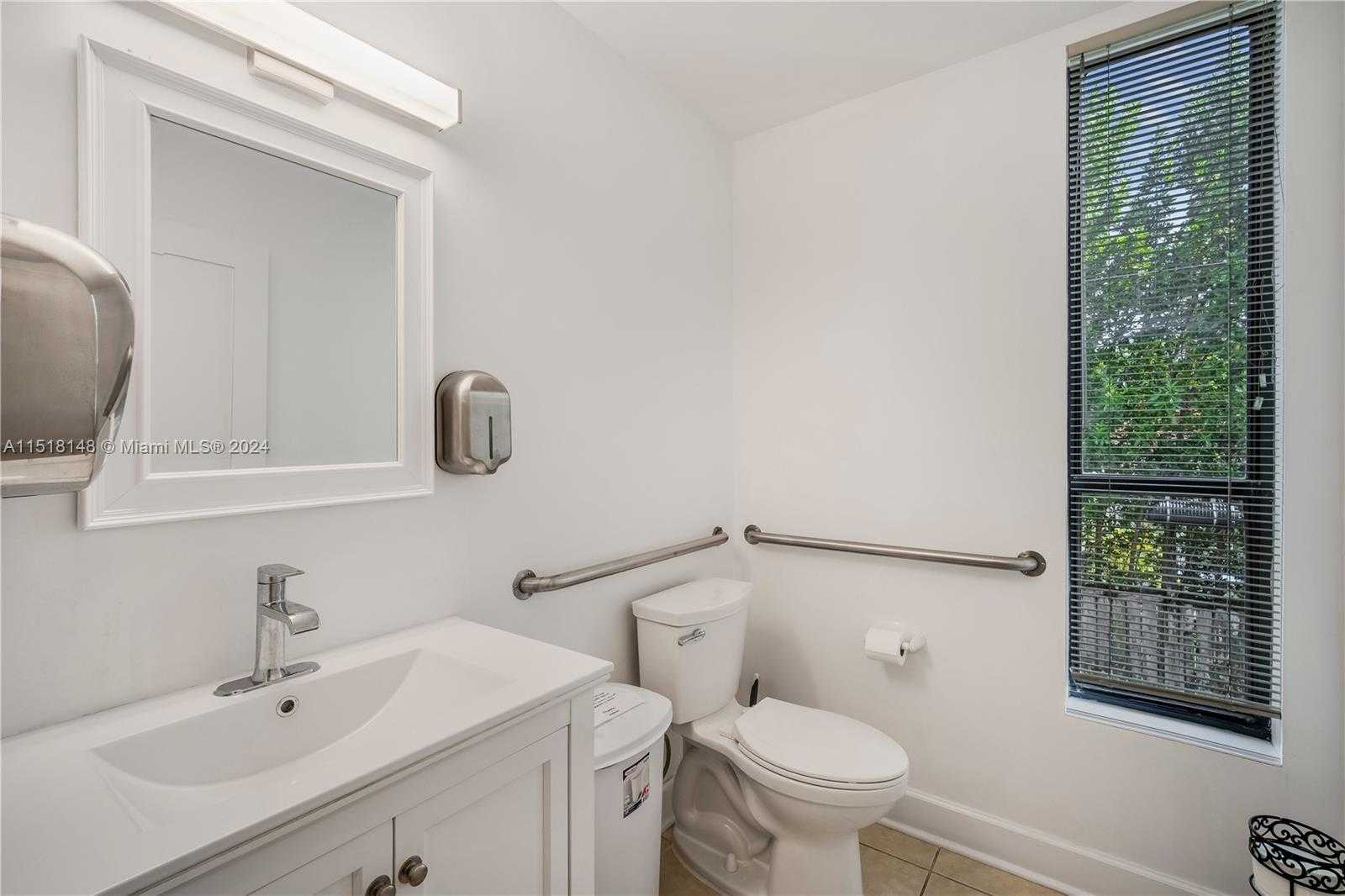 Small Image of 50 WEST MASHTA DR, Key Biscayne Number 29