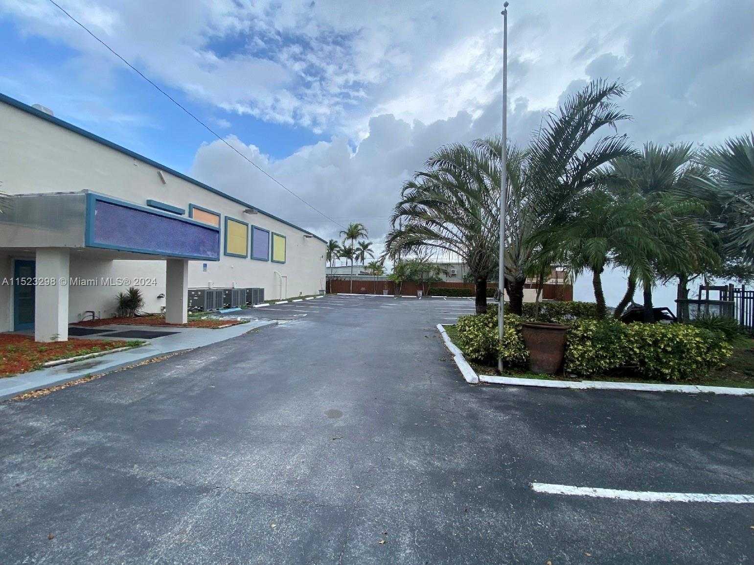 Small Image of 2055 LIBERTY ST, Hollywood Number 2