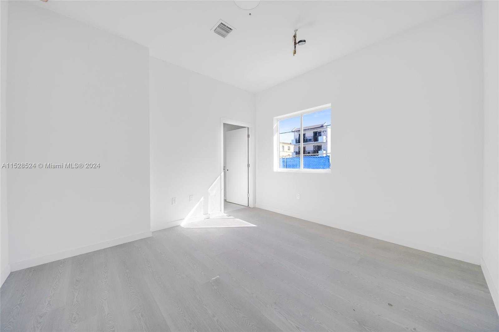Small Image of 1567 NORTH WEST 1ST ST, Miami Number 77
