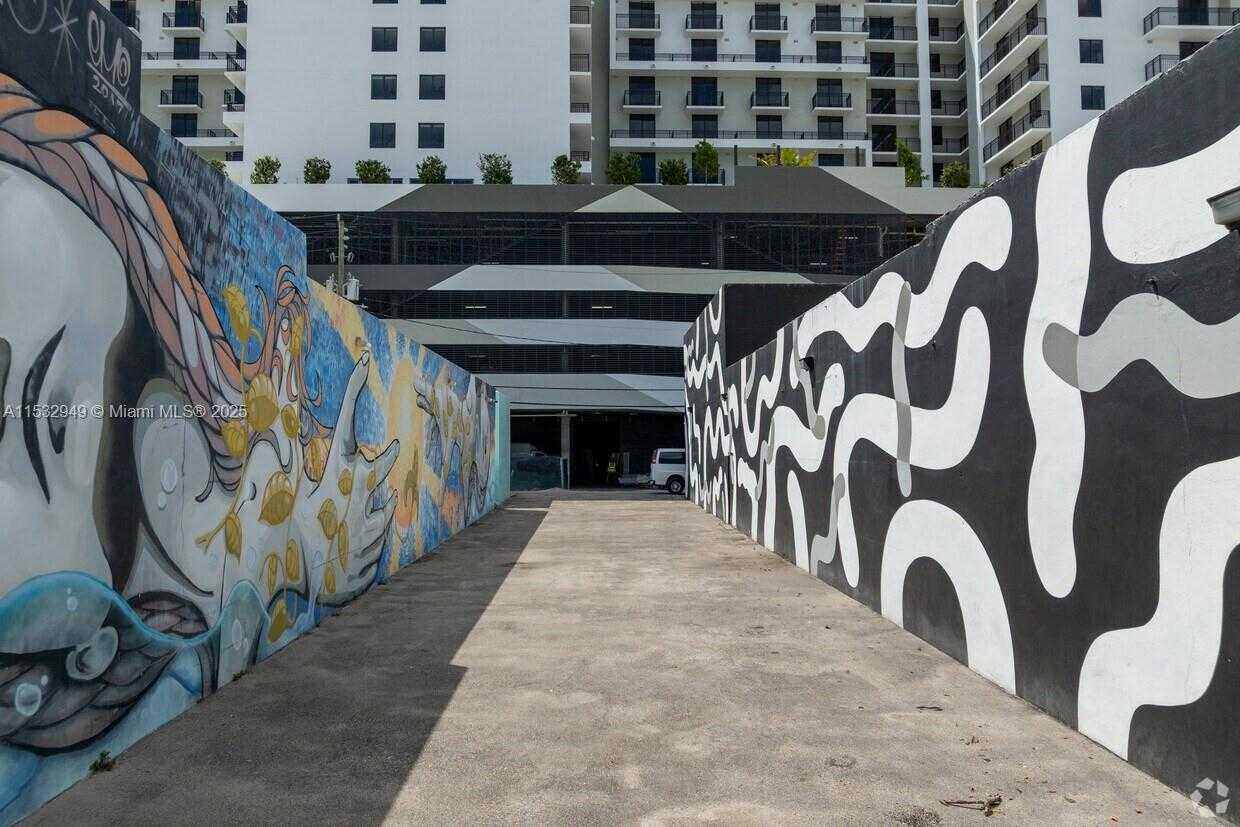 Small Image of 2020 HARRISON ST, Hollywood Number 6