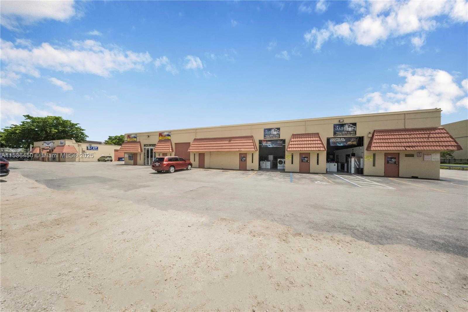 Small Image of 10890 QUAIL ROOST DR, Miami Number 2