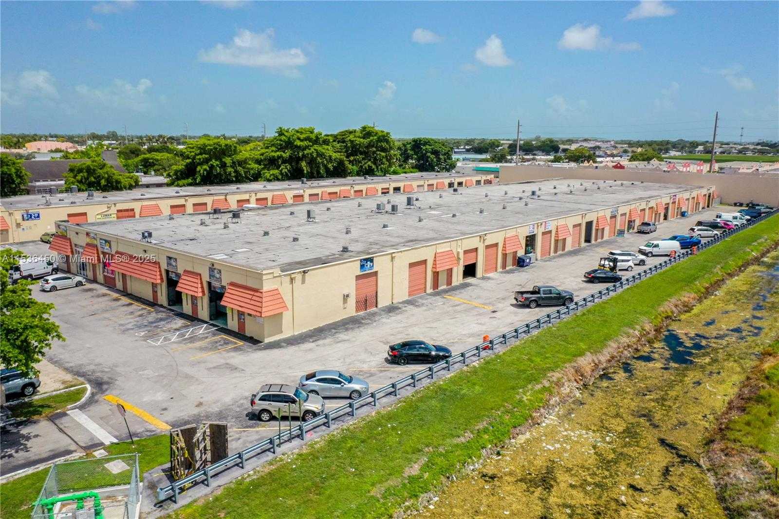 Small Image of 10890 QUAIL ROOST DR, Miami Number 4