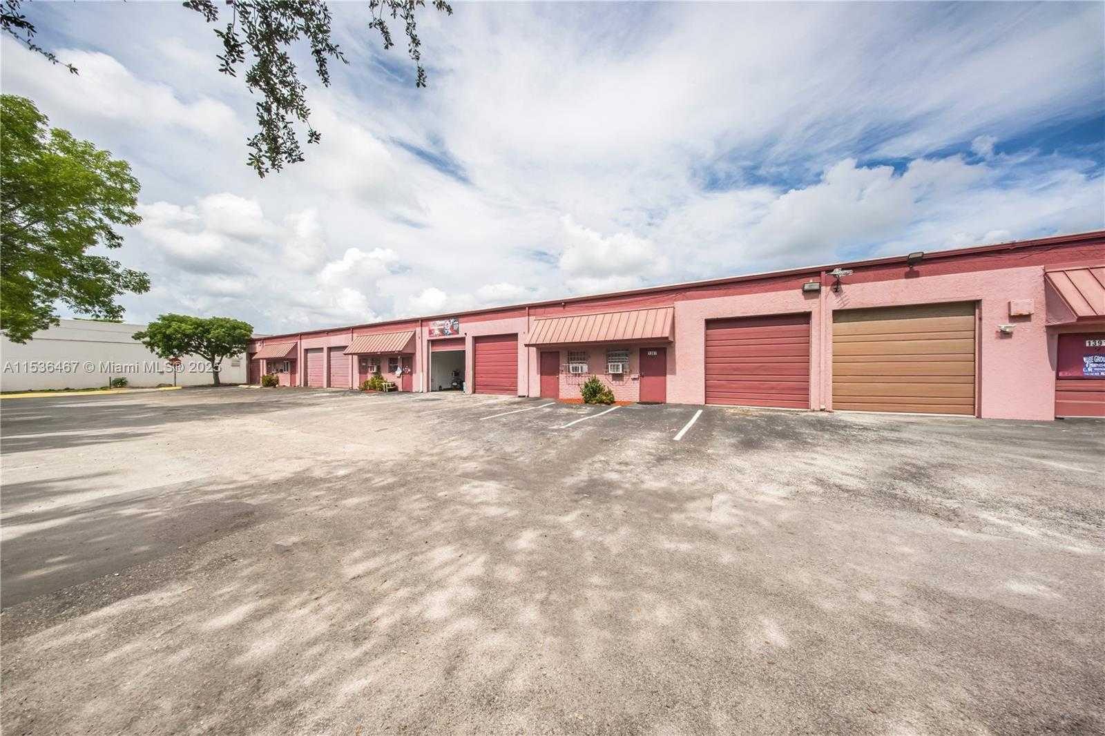 Small Image of 1375 NORTH WEST 65TH AV, Plantation Number 3