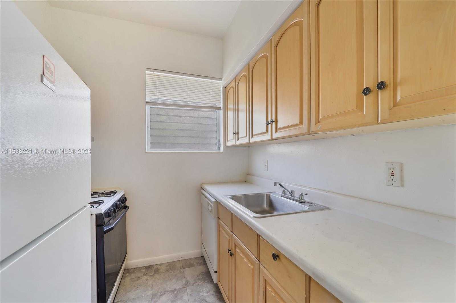 Small Image of 1770 MERIDIAN AVE, Miami Beach Number 4