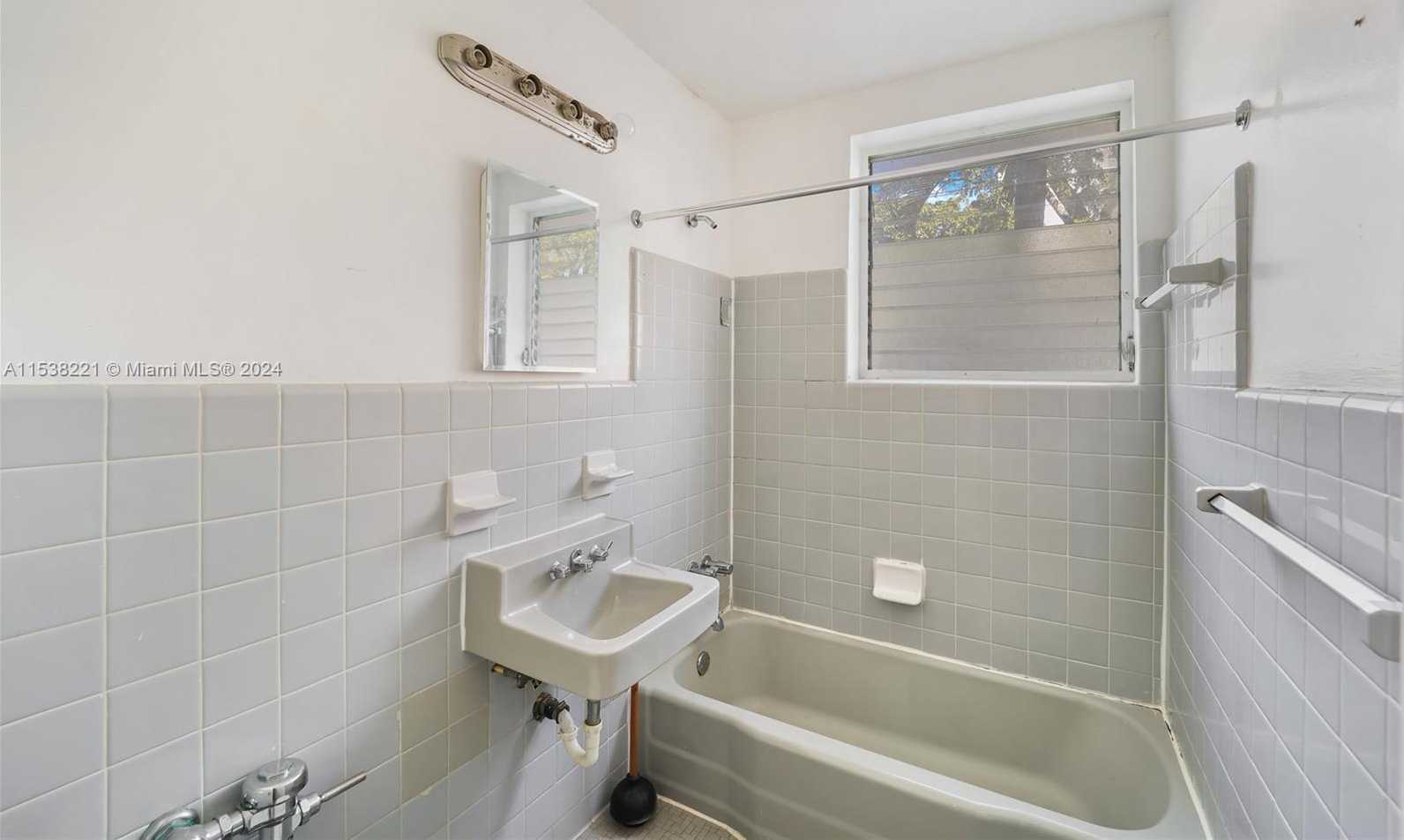 Small Image of 1770 MERIDIAN AVE, Miami Beach Number 5