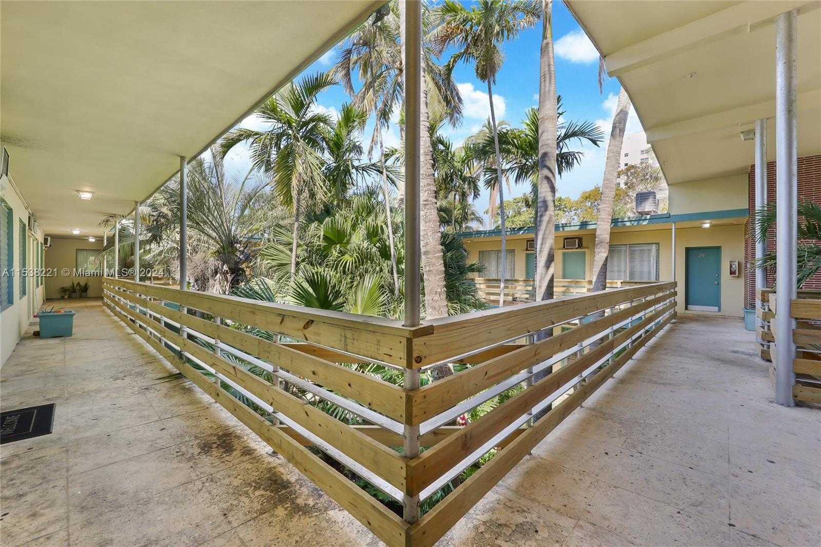 Small Image of 1770 MERIDIAN AVE, Miami Beach Number 6