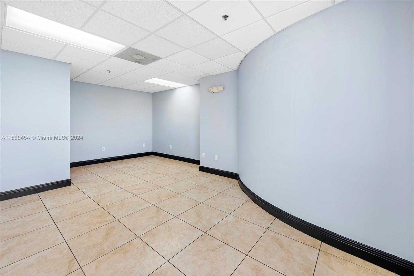 Small Image of 2227 NORTH FEDERAL HWY, Hollywood Number 23