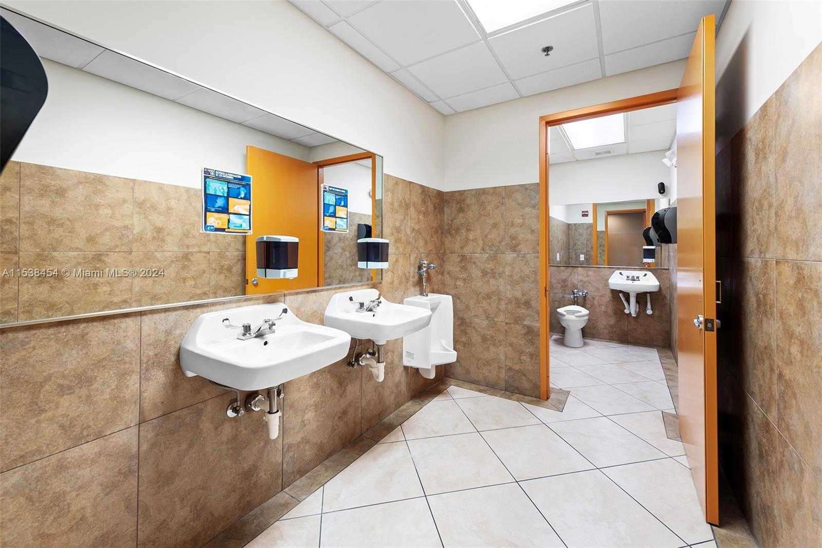 Small Image of 2227 NORTH FEDERAL HWY, Hollywood Number 39