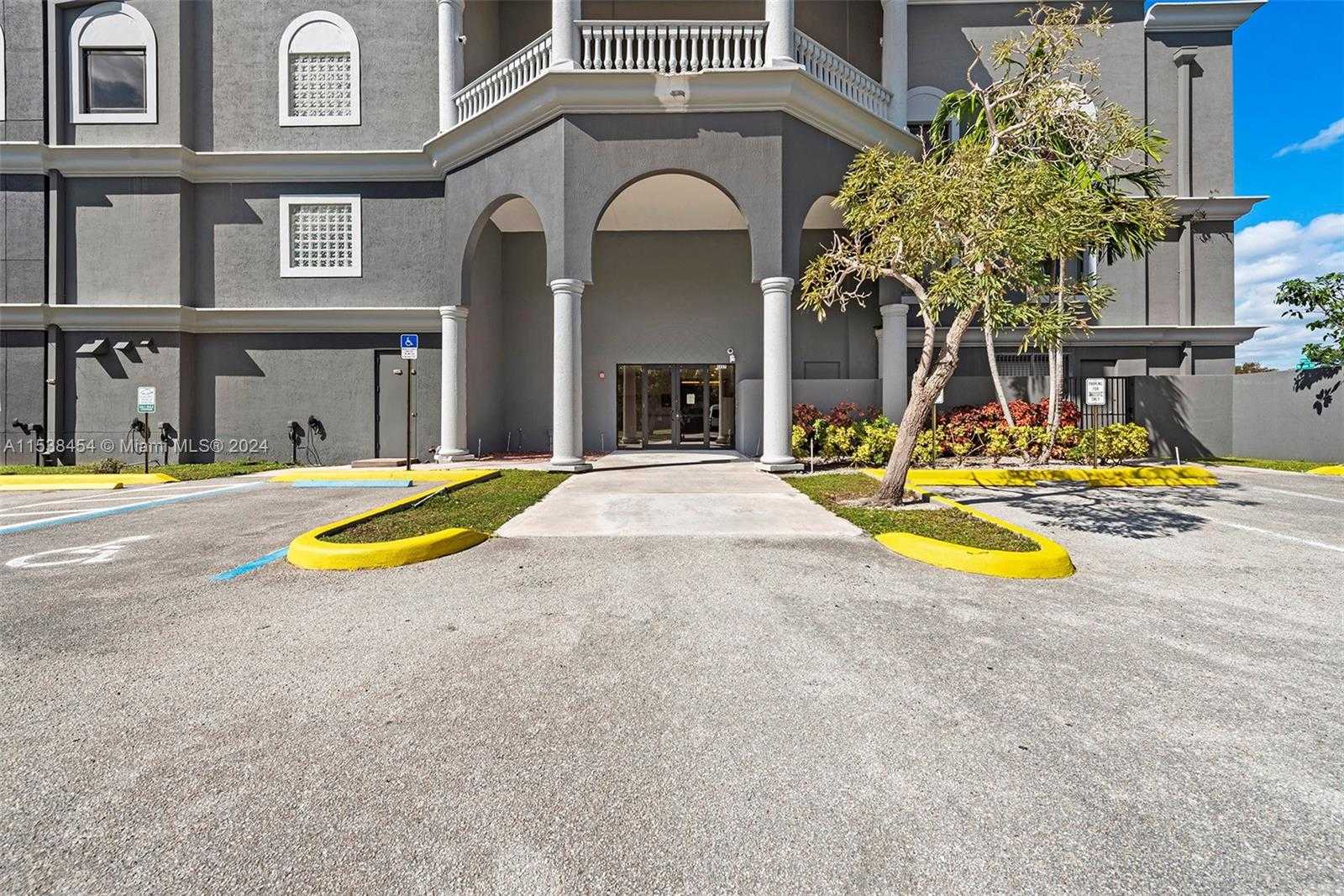 Small Image of 2227 NORTH FEDERAL HWY, Hollywood Number 5