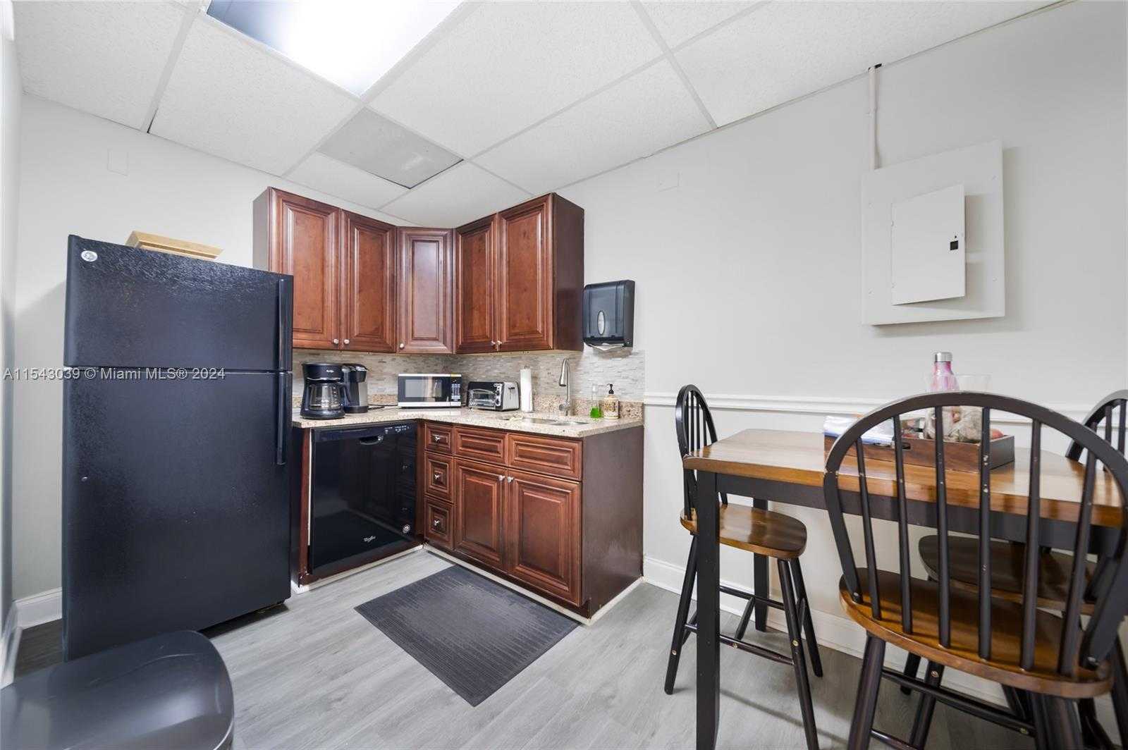 Small Image of 1369 EAST SAMPLE RD, Pompano Beach Number 25