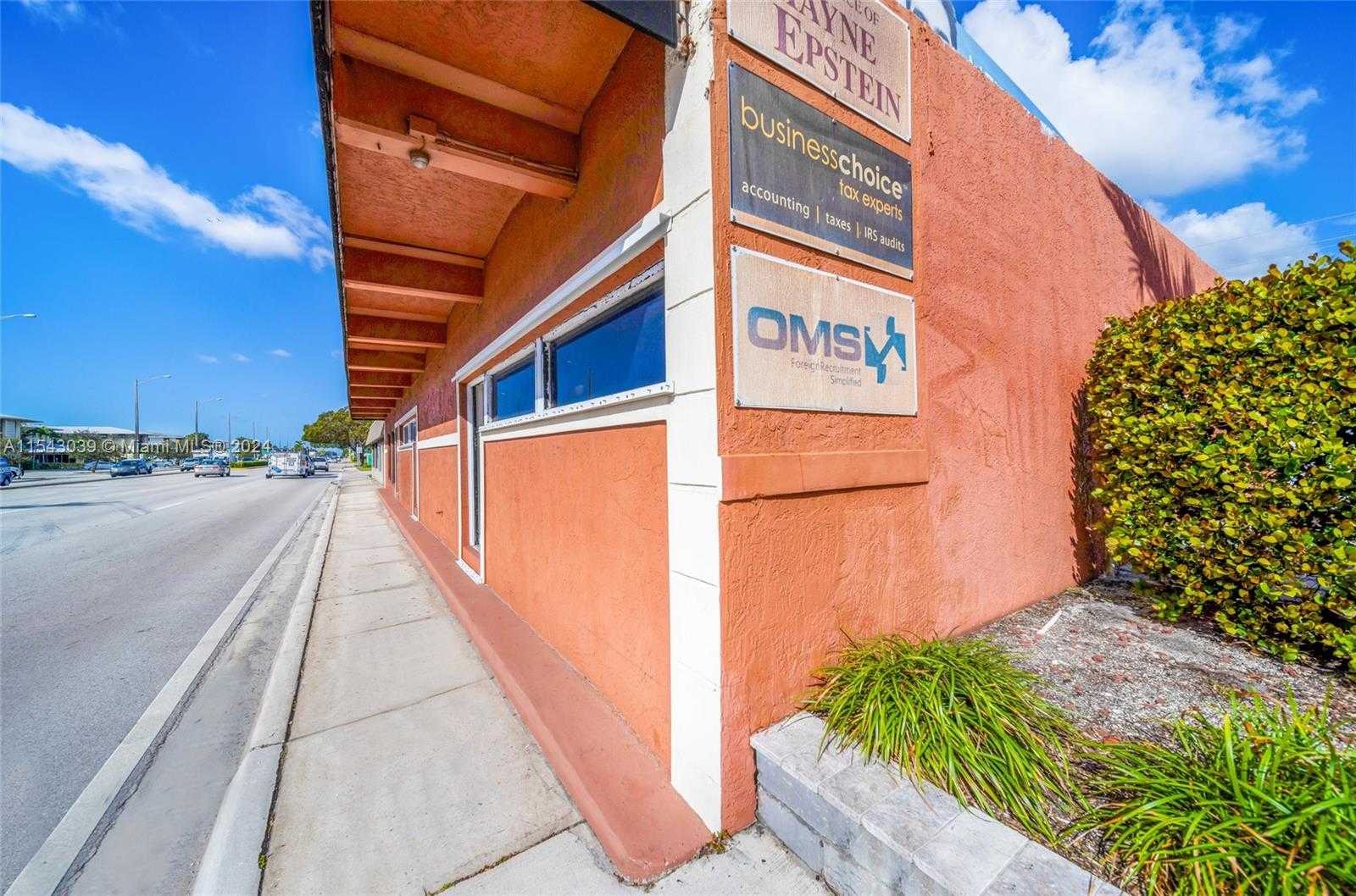 Small Image of 1369 EAST SAMPLE RD, Pompano Beach Number 3