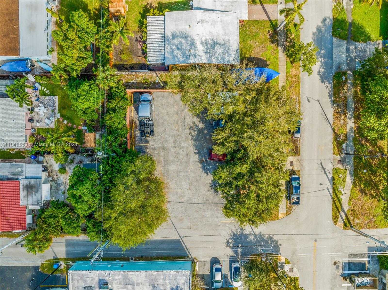 Small Image of 1369 EAST SAMPLE RD, Pompano Beach Number 32