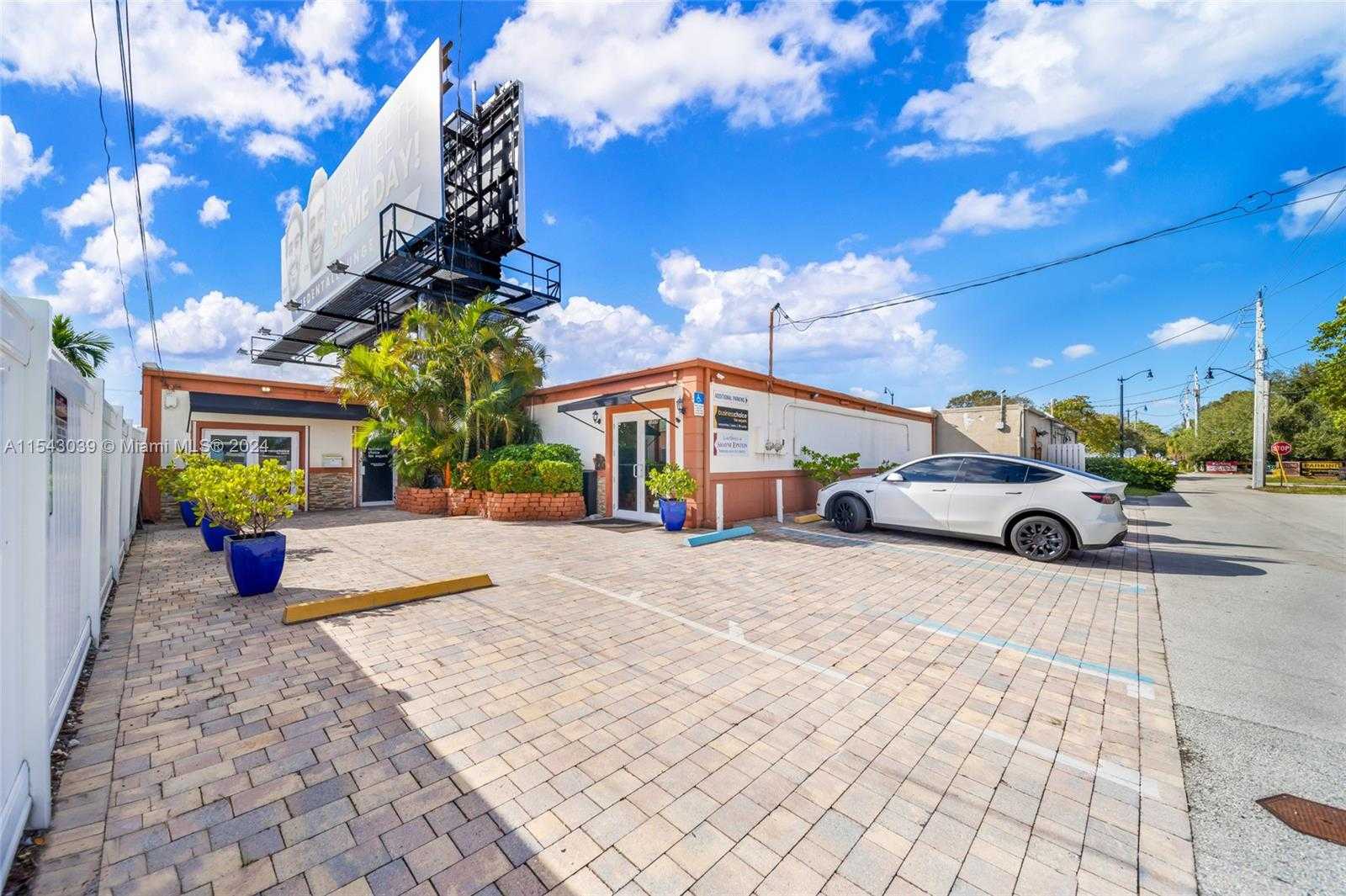 Small Image of 1369 EAST SAMPLE RD, Pompano Beach Number 8