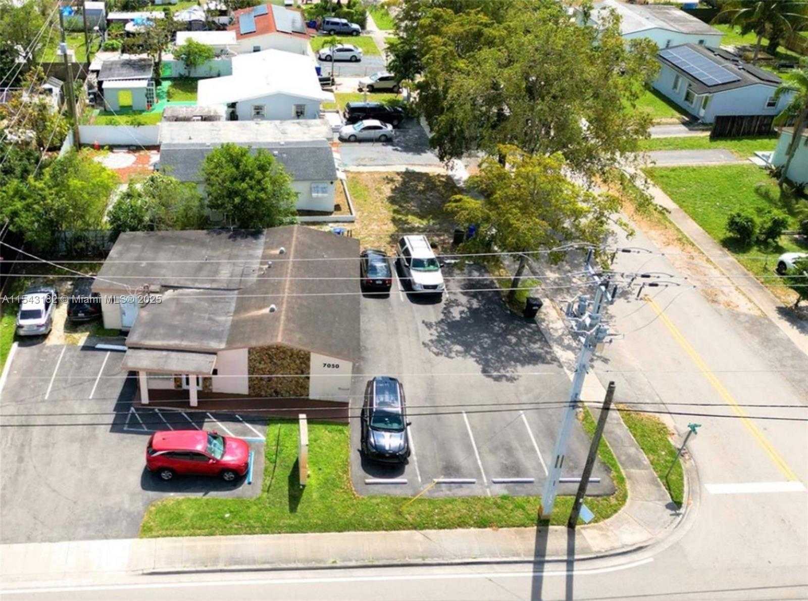 Small Image of 7050 TAFT ST, Hollywood Number 1