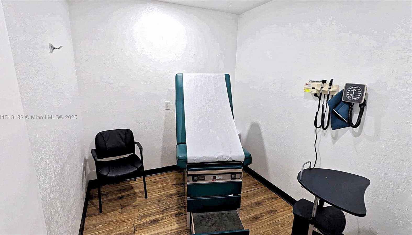 Small Image of 7050 TAFT ST, Hollywood Number 11