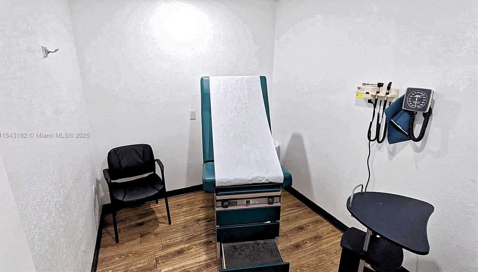 Small Image of 7050 TAFT ST, Hollywood Number 17