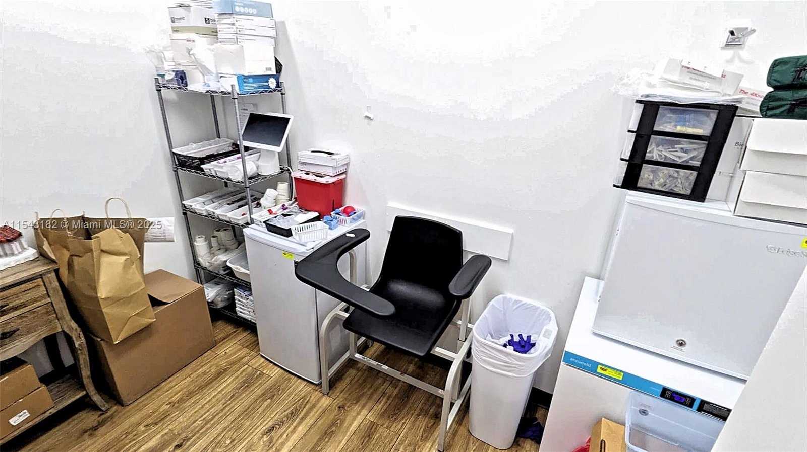 Small Image of 7050 TAFT ST, Hollywood Number 18