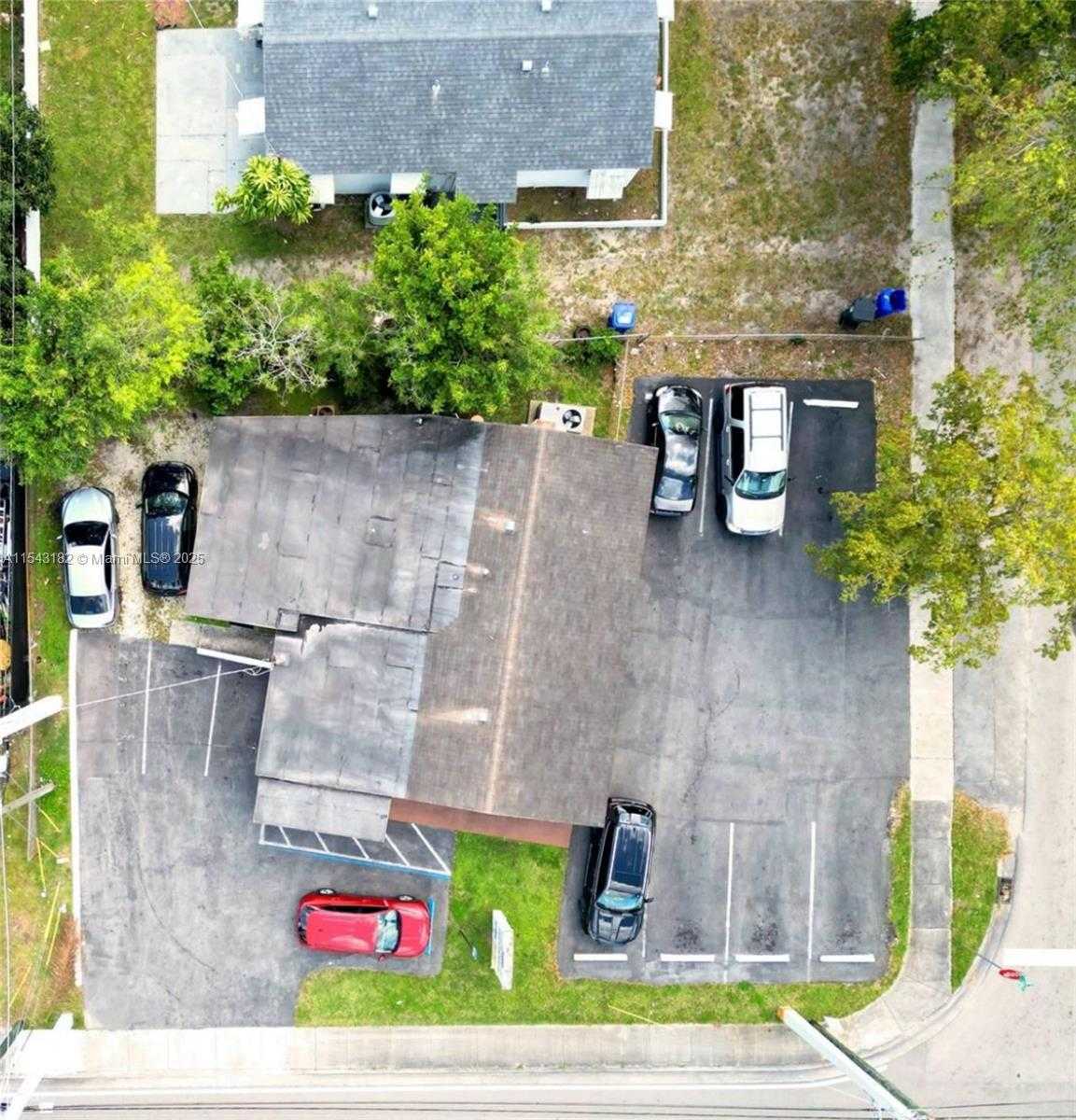 Small Image of 7050 TAFT ST, Hollywood Number 2