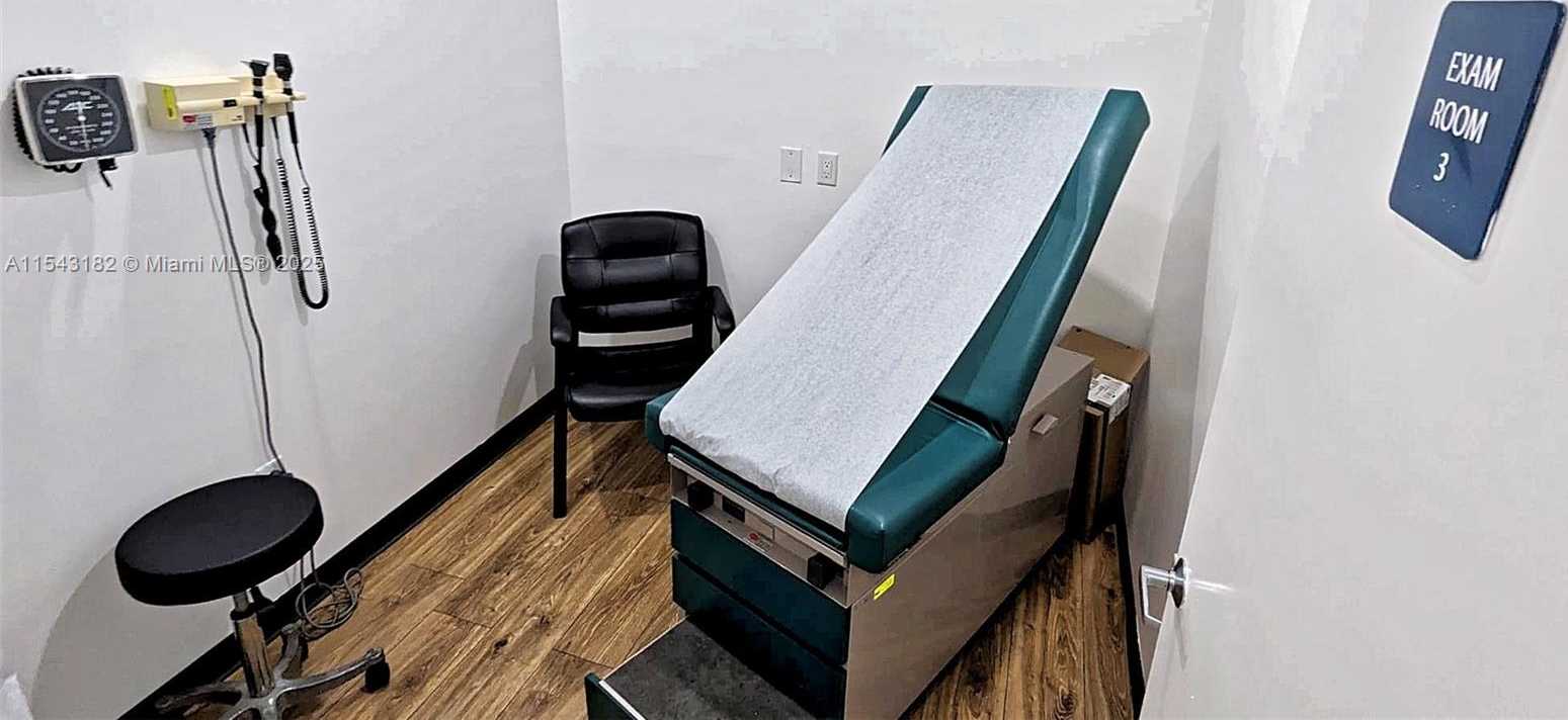 Small Image of 7050 TAFT ST, Hollywood Number 24