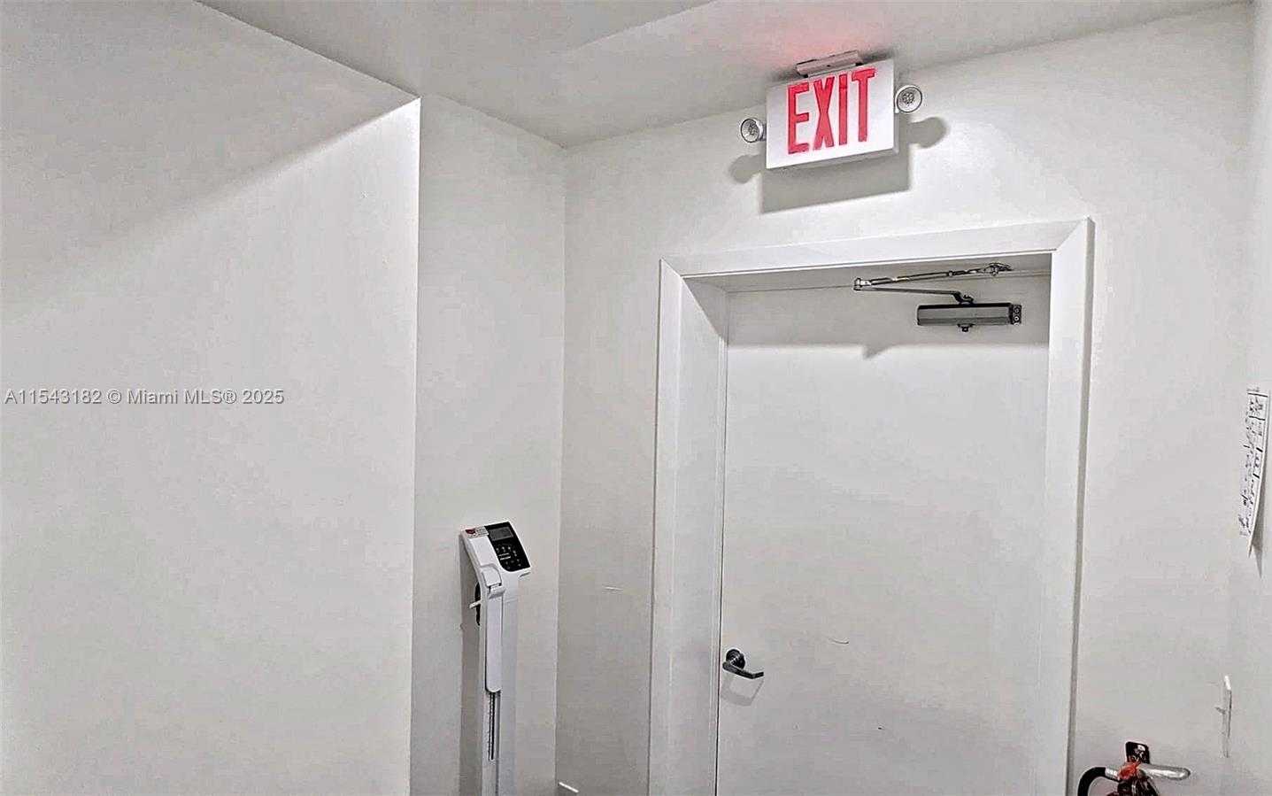 Small Image of 7050 TAFT ST, Hollywood Number 29