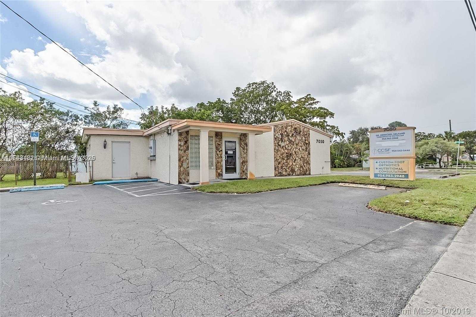 Small Image of 7050 TAFT ST, Hollywood Number 3