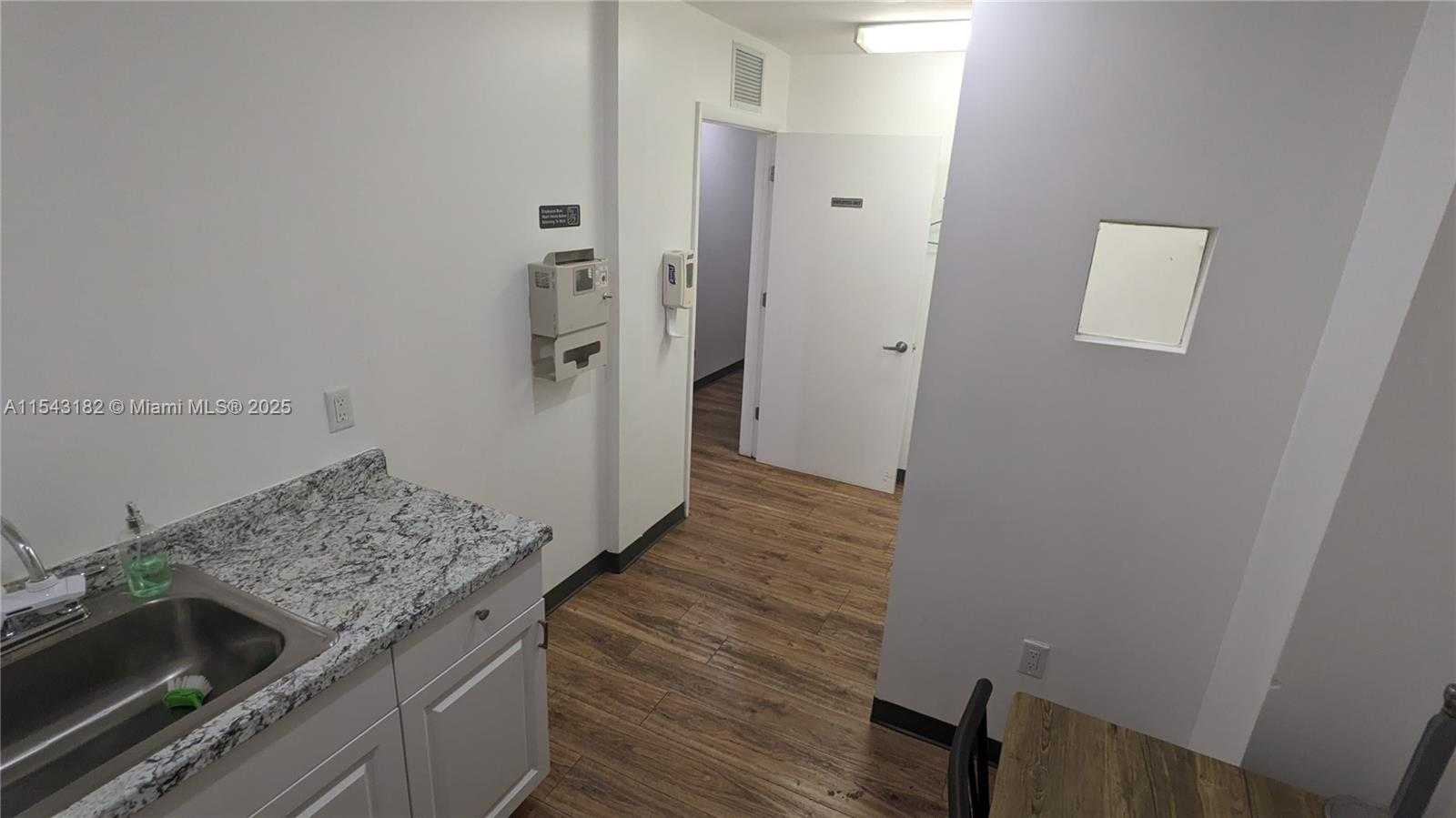 Small Image of 7050 TAFT ST, Hollywood Number 39