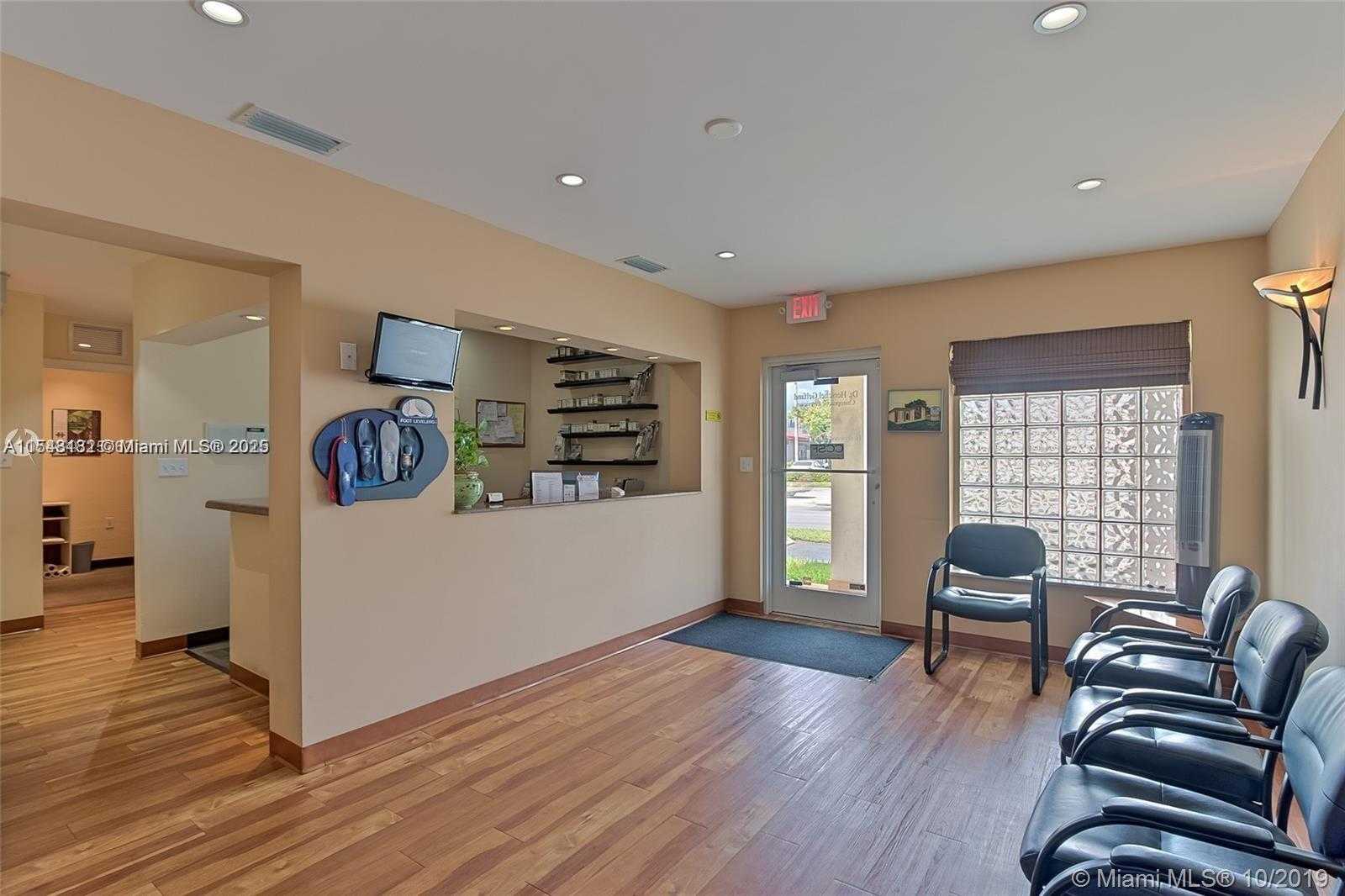 Small Image of 7050 TAFT ST, Hollywood Number 5